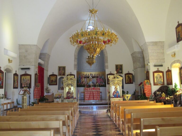 כנסיית פטרוס ופאולוס הקתולית בג'יש (צילום: יניב שרון)