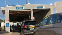 רכבים בתור למבחן רישוי (צילום: יוסי אלוני/ פלאש90)