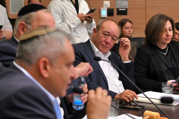 הפרויקטור לשיקום הצפון, אלוף (מיל') אליעזר (צ'ייני) מרום, בדיון בכנסת (צילום: אור גואטה)