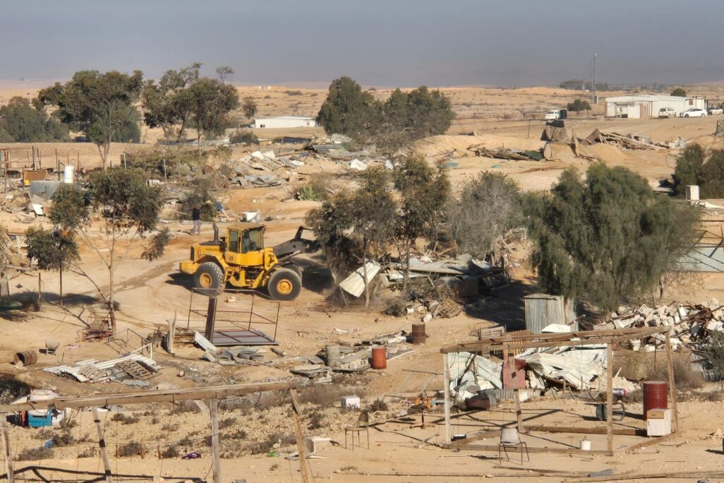 הריסת הכפר אום מתנאן (צילום: המועצה לכפרים לא מוכרים בנגב) הריסת הכפר אום מתנאן (צילום: המועצה לכפרים לא מוכרים בנגב)