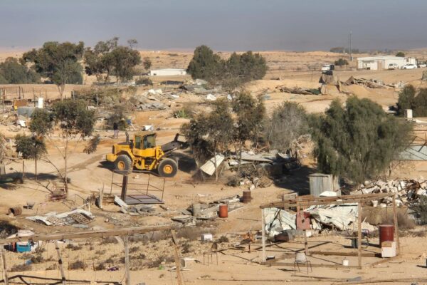 הריסת הכפר אום מתנאן (צילום: המועצה לכפרים לא מוכרים בנגב)