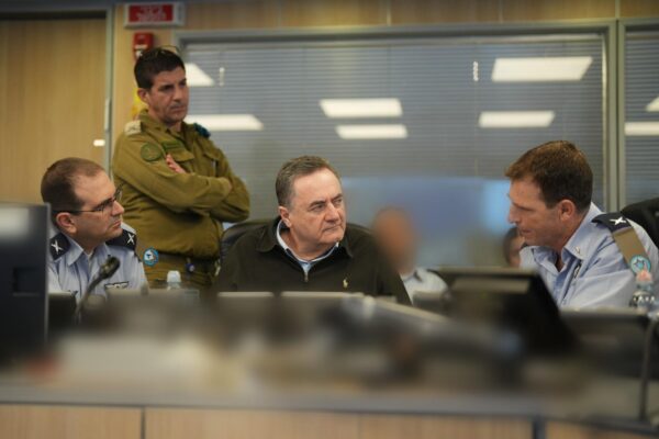 שר הביטחון ישראל כ"ץ בבור הפיקוד של חיל האוויר (צילום: אלעד מלכה, משרד הביטחון)