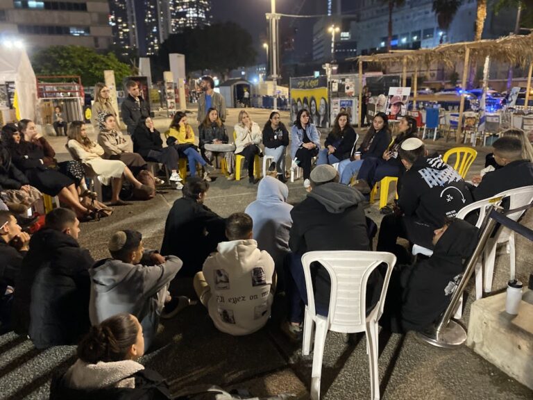 מעגל שיח באירוע 'שרים יחד לשובם' (צילום: יהל פרג')