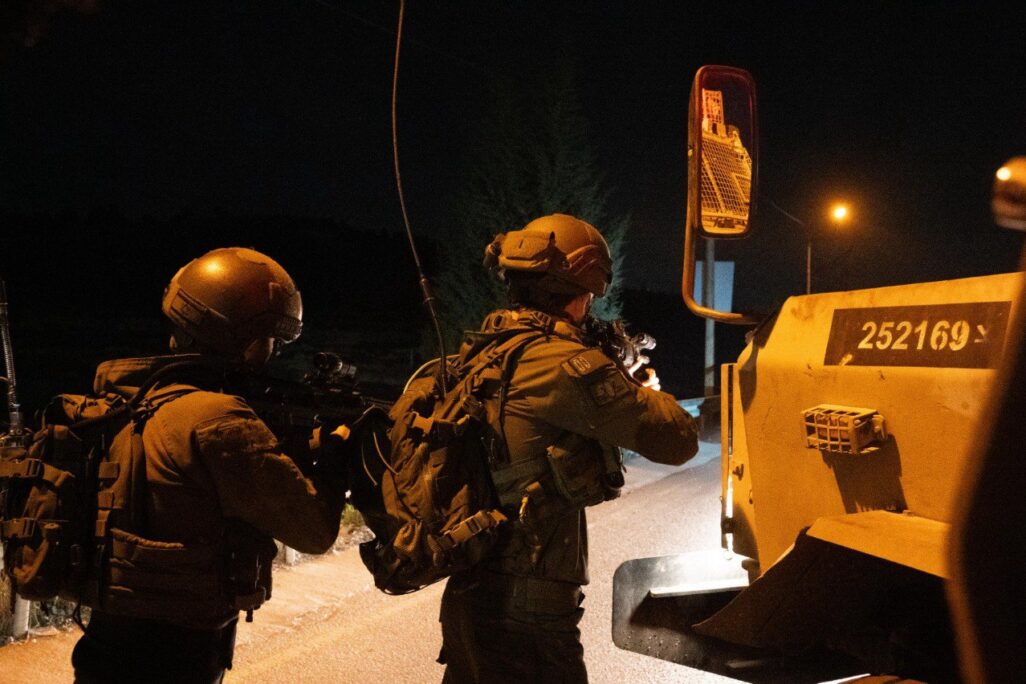 מצוד אחר המחבל שביצע את פיגוע הדריסה ליד חברון (צילום: דובר צה"ל) מצוד אחר המחבל שביצע את פיגוע הדריסה ליד חברון (צילום: דובר צה"ל)