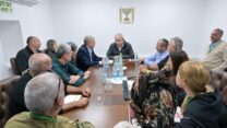 ראש הממשלה נתניהו בפגישה עם משפחות חטופים (צילום: קובי גדעון/ לע״מ)
