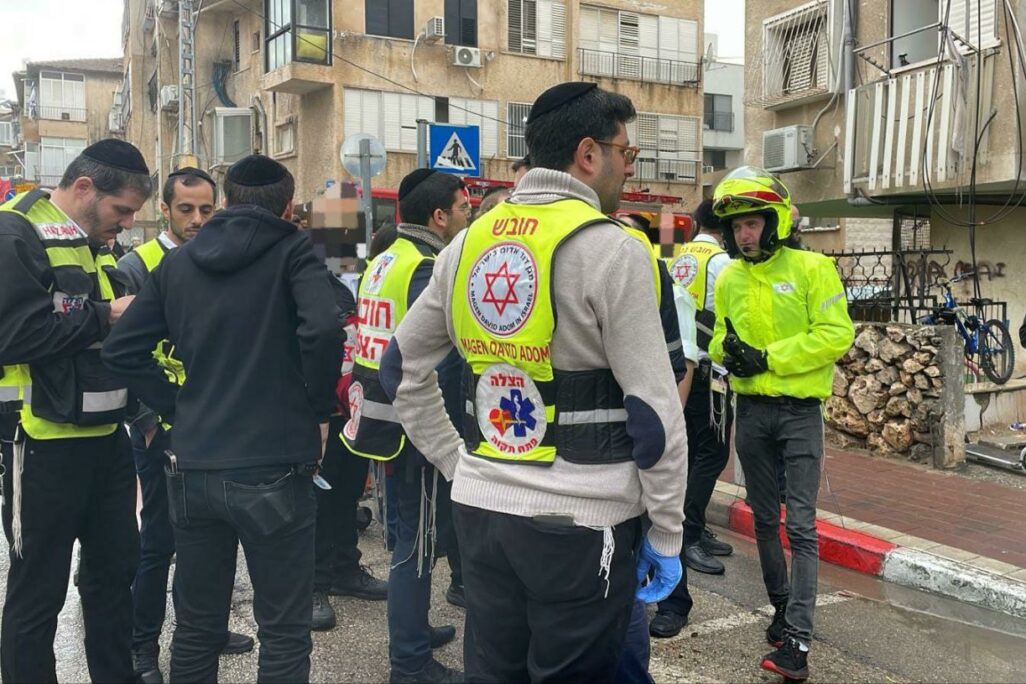 צוותי מד"א בבני ברק (צילום: תיעוד מבצעי מד"א) צוותי מד"א בבני ברק (צילום: תיעוד מבצעי מד"א)