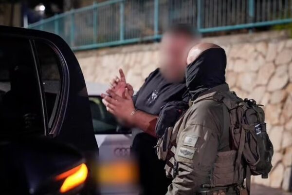מעצרו של החשוד בריגול לטובת איראן בנוף הגליל (צילום: דוברות המשטרה)
