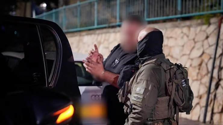 מעצרו של החשוד בריגול לטובת איראן בנוף הגליל (צילום: דוברות המשטרה) מעצרו של החשוד בריגול לטובת איראן בנוף הגליל (צילום: דוברות המשטרה)