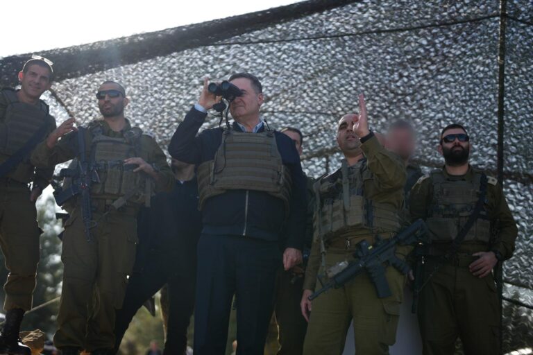 שר הביטחון ישראל כ"ץ בגבול הצפון (צילום: אלעד מלכה, משרד הביטחון)