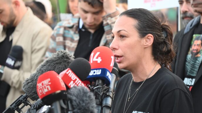 לי-שי מירן, אשתו של עמרי מירן החטוף בעזה, לאחר הפגישה עם ראש הממשלה (צילום: אור גואטה)