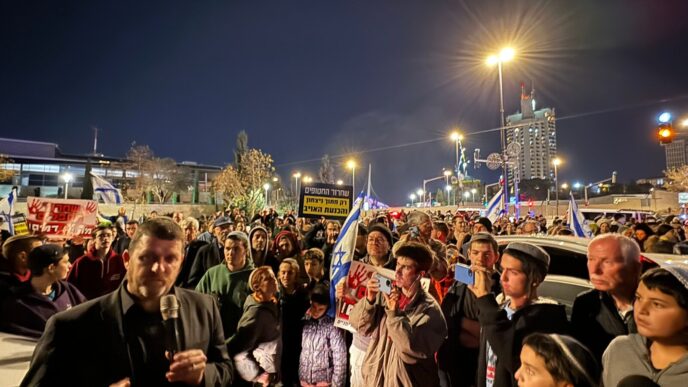 הפגנת ימין נגד עסקת חטופים. "שחרור רק מתוך ניצחון והכנעת האויב" (צילום: ברל'ה קרומבי)