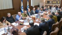 ראש הממשלה בנימין נתניהו ושרי הממשלה בדיון הקבינט המדיני-ביטחוני (צילום ארכיון: קובי גדעון/ לע"מ)