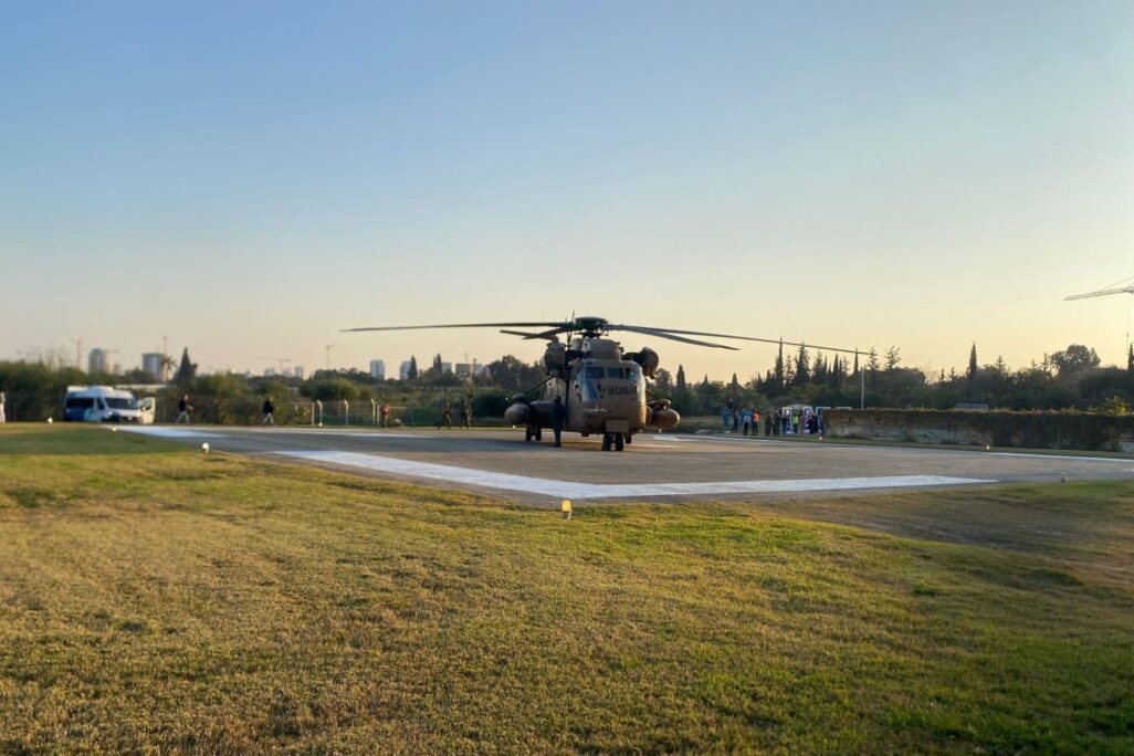 נחיתת המסוק עם השבים התאילנדים בשמיר אסף הרופא (צילום: יהל פרג')