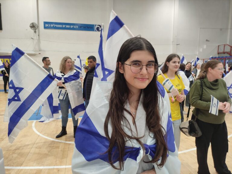 נועה לוי, תלמידת י"ב בתיכון בן גוריון בפתח תקווה (צילום: ניצן צבי כהן)