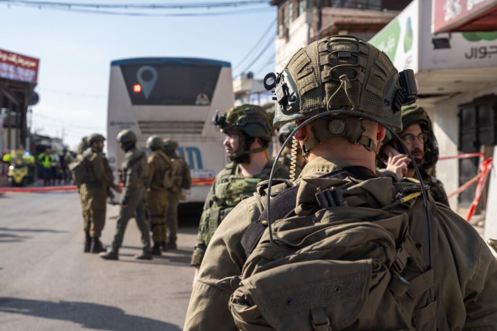 כוחות צה"ל בזירת הפיגוע סמוך לאל פונדוק (צילום: דובר צה"ל) כוחות צה"ל בזירת הפיגוע סמוך לאל פונדוק (צילום: דובר צה"ל)