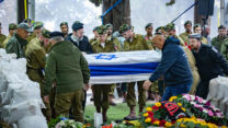 הלווייתו של סמל אוריאל פרץ, שנפל בקרב בצפון רצועת עזה (צילום: נעם ריבקין-פנטון,פלאש90)