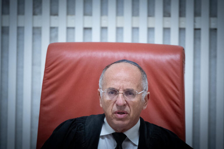 השופט נעם סולברג בדיון בג"ץ על גיוס חרדים (צילום: יונתן זינדל/פלאש90)