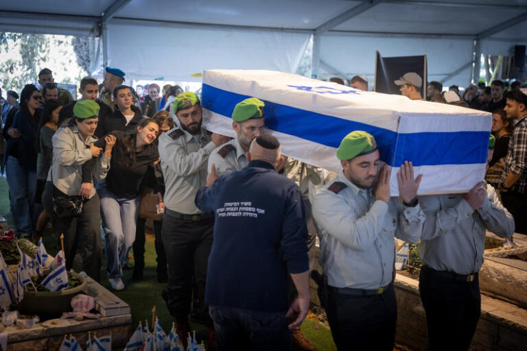 יאיר יעקב שושן מובא למנוחות (צילום: חיים גולדברג/פלאש90)