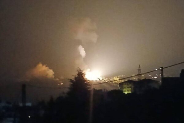 תקיפת חיל האוויר באחד הכפרים בדרום לבנון (צילום: רשתות חברתיות)