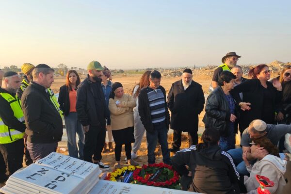 הלווייתו של קובי אביטן, שנהרג בציר נצרים ברצועה מאש כוח צה״ל עקב טעות בזיהוי (צילום: זק״א)