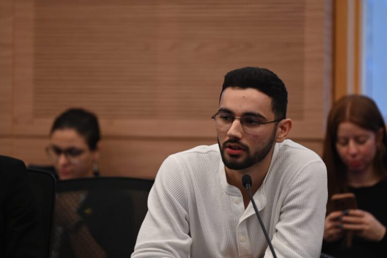 עירד הרשקוביץ, לוחם גבעתי שנפצע ברצועת עזה. "החברים לא הגיעו לבקר אותי בשיקום, כי הם לא יוצאים מעזה" (צילום: אור גואטה)