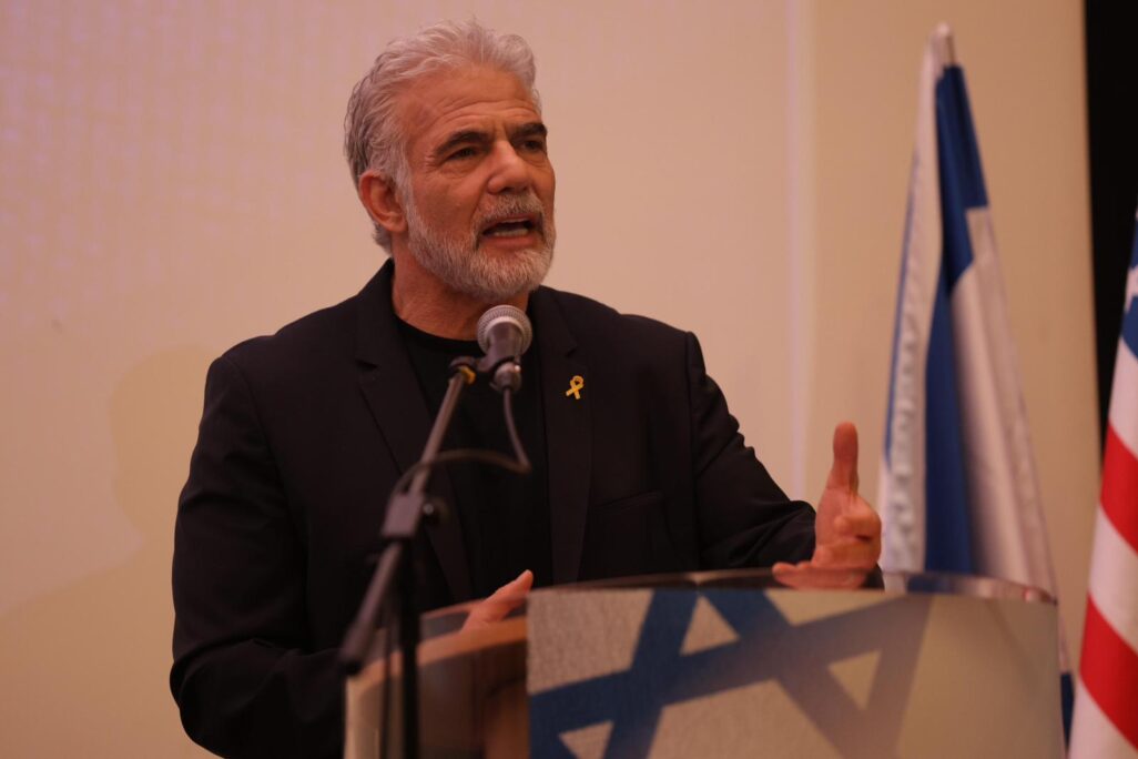 יאיר לפיד, ראש האופוזיציה, בכנס הזדמנויות לישראל בעידן טראמפ (צילום: דודו רוזן)