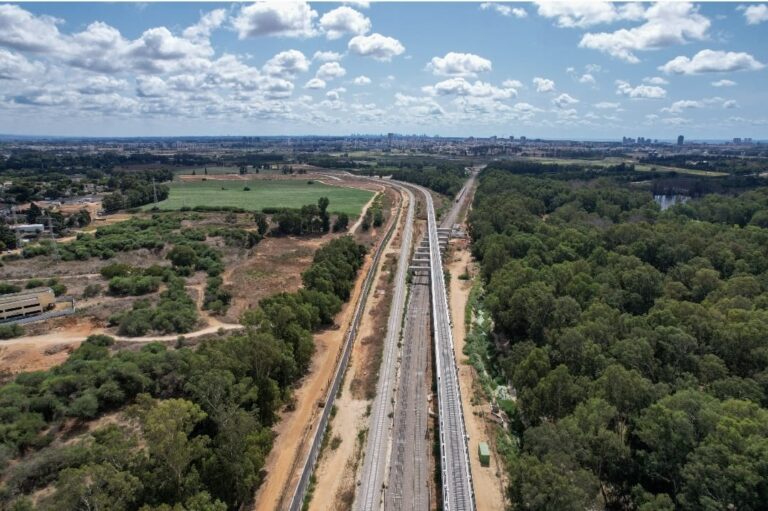 מקטע מסילת הרכבת המזרחית (צילום: ברק רדונסקי)