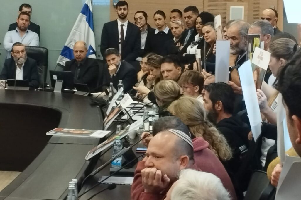 משפחות חטופים בוועדת הכספים (צילום: יובל לקח)