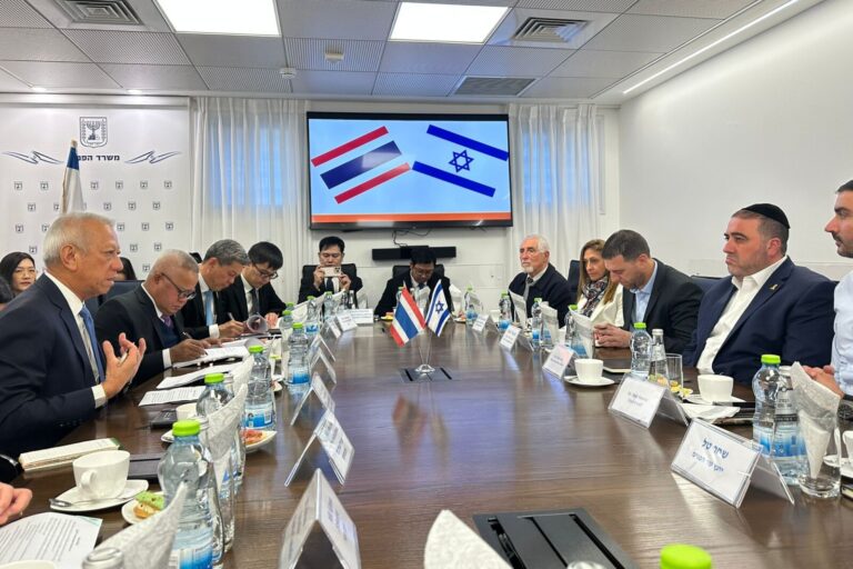הפגישה בין נציגי ישראל ותאילנד (צילום: משרד הפנים)