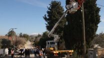 עובדי חברת החשמל במטולה (צילום: חברת החשמל)
