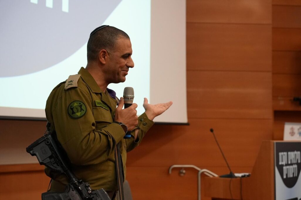 ראש אכ"א, דדו בר-כליפא, בכנס "ממשרתים ללימודים" של הצבא והאקדמיה (צילום: דובר צה"ל) ראש אכ"א, דדו בר-כליפא, בכנס "ממשרתים ללימודים" של הצבא והאקדמיה (צילום: דובר צה"ל)