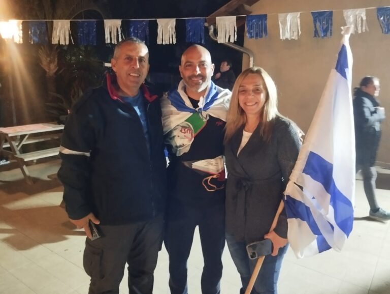 אורלי שוחן (מימין), בחגיגות שחרורה של לירי אלבג בירחיב. "החלטנו שלא יהיו מסיבות עד המסיבה שבה היא חוזרת" (צילום: אמיתי פרץ)
