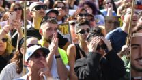 כיכר החטופים במהלך שחרורם משבי חמאס של ארבל יהוד, גדי מוזס ואגם ברגר (צילום: אור גואטה)