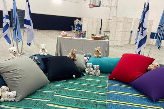 היערכות לחזרת חטופים בעסקה של נובמבר 2013 (צילום ארכיון: דובר צה"ל) היערכות לחזרת חטופים בעסקה של נובמבר 2013 (צילום ארכיון: דובר צה"ל)