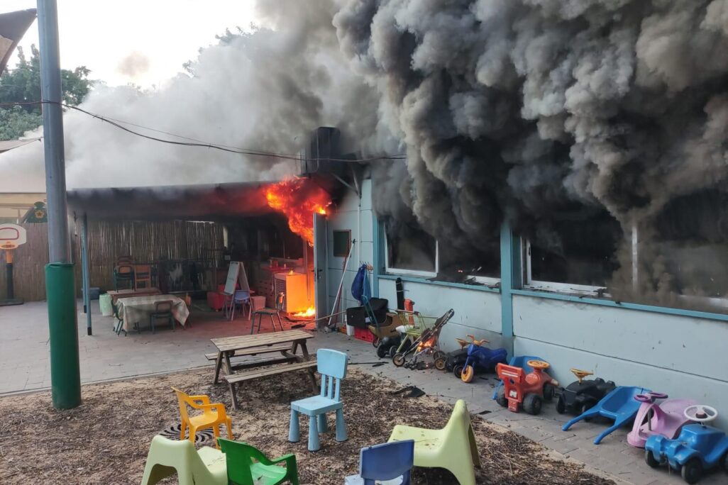שריפה בגן ילדים בהוד השרון (צילום: כבאות והצלה לישראל) שריפה בגן ילדים בהוד השרון (צילום: כבאות והצלה לישראל)