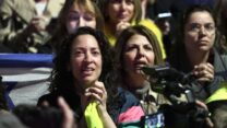 כיכר החטופים עם שחרורן של רומי גונן, דורון שטיינברכר ואמילי דמארי (צילום: כדיה לוי)