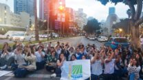 מחאת בני נוער מול הקריה בקריאה לעסקה לשחרור חטופים (צילום: מיכל מרנץ)