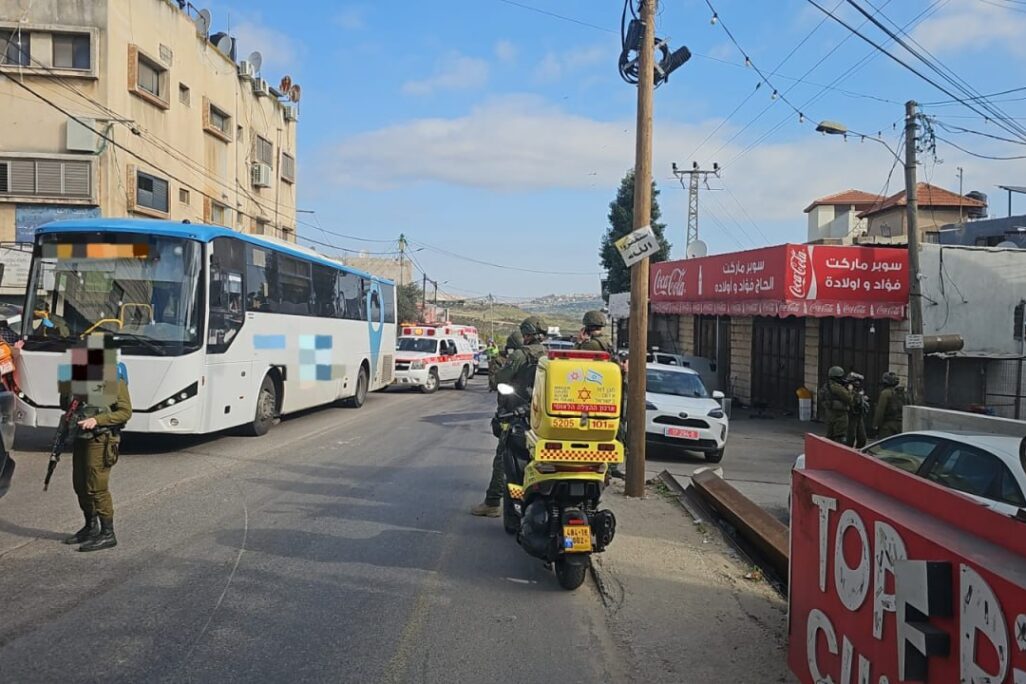 זירת הפיגוע סמוך לקדומים (צילום: תיעוד מבצעי מד"א) זירת פיגוע הירי סמוך לקדומים (צילום: תיעוד מבצעי מד"א)