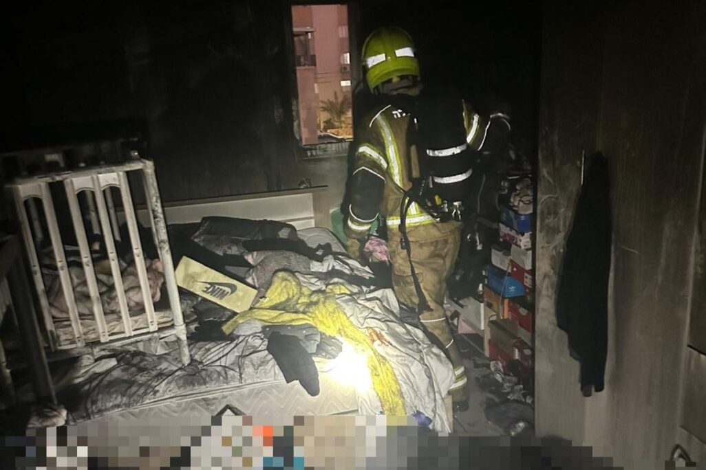 כוחות כבאות והצלה בבניין בבניין שפרצה בו שריפה בבית שאן (צילום: כבאות והצלה לישראל) כוחות כבאות והצלה בבניין בבניין שפרצה בו שריפה בבית שאן (צילום: כבאות והצלה לישראל)