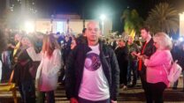 קובי אהל בכיכר החטופים בתל אביב (צילום: מיכל מרנץ)