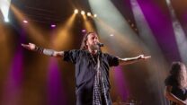 הופעה בשווייץ ב-2019 (צילום: Cretch, ויקישיתוף)