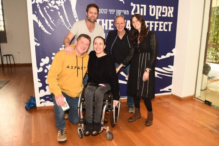 הקרנה בפסטיבל חיפה. גורודצקי ולשמאלה המאמן ליאון פוגץ'; מרקוס עומדת ולשמאלה רון בולוטין מהוועד הפראלימפי ובן זוגה של גורודצקי דור קסל (צילום: פסטיבל חיפה)