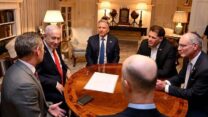 פגישת ראש הממשלה בנימין נתניהו, היועץ לביטחון לאומי של ארה"ב, מייק וולץ ושליחו של טראמפ למזרח התיכון, סטיב ויטיקוף בוושינגטון (צילום: אבי אוחיון, לע"מ)