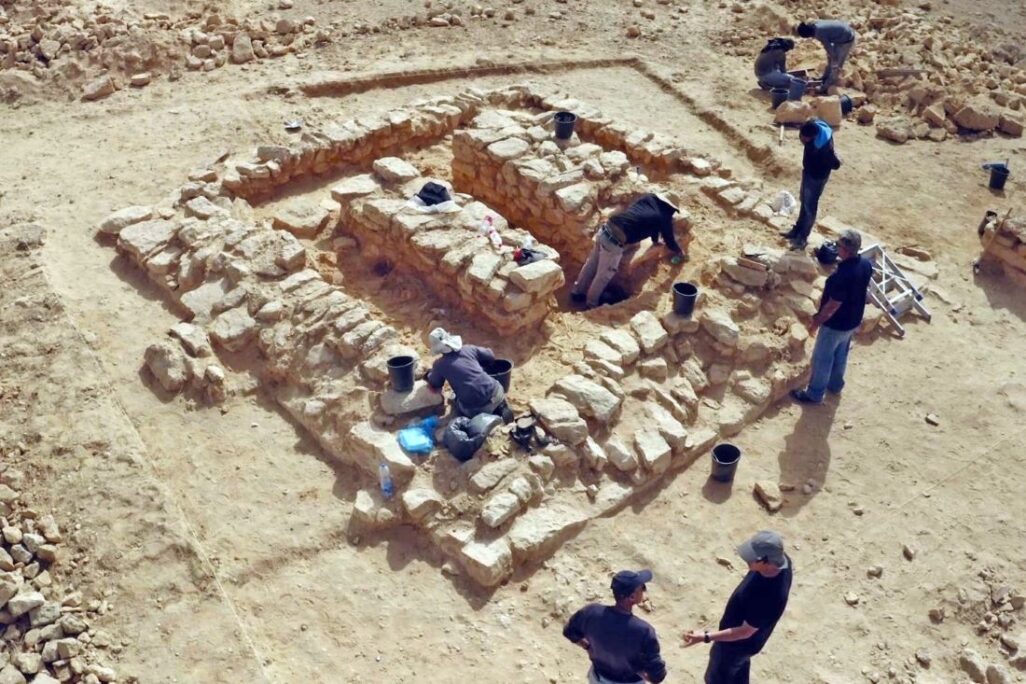 האתר הארכיאולוגי שהתגלה בנגב (צילום: אמיל אלג'ם, רשות העתיקות)