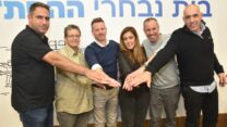 יו"ר ועד עובדי פלאפון יחיאל שמן (מימין), יו"ר איגוד עובדי ההייטק והסלולר בהסתדרות יקי חלוצי, יו"ר ועד עובדי פרטנר קרן אופק, יו"ר ועד עובדי סלקום אורי אורן, יו"ר ועד PHI איציק מילשטיין ויו"ר ועד עובדי הוט מובייל אלי כהן (צילום: יהודה שגב)