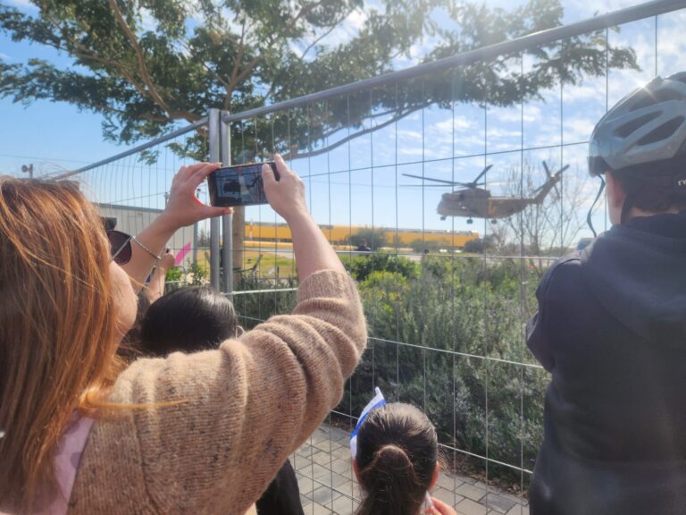 נחיתת השבים טרופנוב ודקל בבית החולים שיבא תל השומר (צילום: דפנה איזברוך)