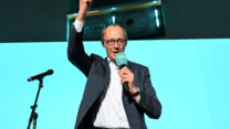 פרידריך מרץ, קנצלר גרמניה, נושא דברים בפני חברי מפלגתו (צילום:  REUTERS/Angelika Warmuth)