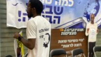פעילים למען שחרור אברה מנגיסטו באשקלון ביום החזרתו מהשבי (צילום: יהל פרג')