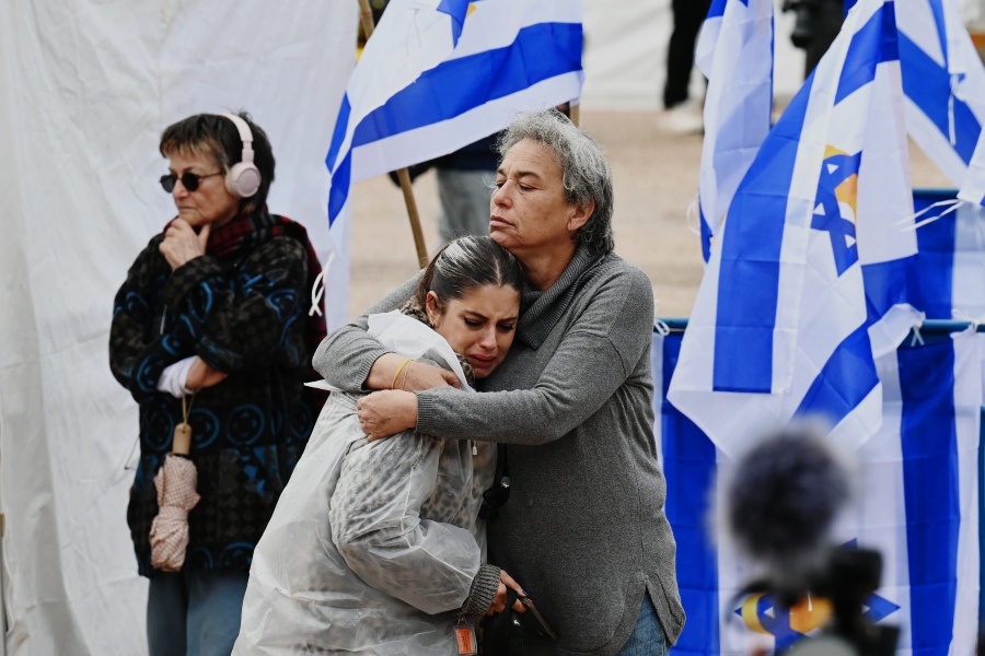 כיכר החטופים ביום שחרור החטופים החללים (צילום: פאולינה פטימר) כיכר החטופים ביום שחרור החטופים החללים (צילום: פאולינה פטימר)