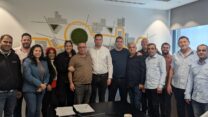 מעמד החתימה על ההסכם בחברת מטרופולין (צילום: דוברות ההסתדרות)